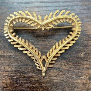 Gold Heart Leaf Brooch
